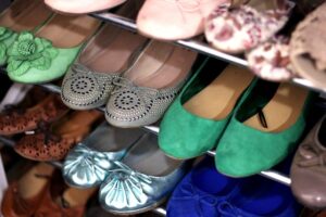 Fra rod til orden: 5 smarte skoholdere til at organisere dit skoskab